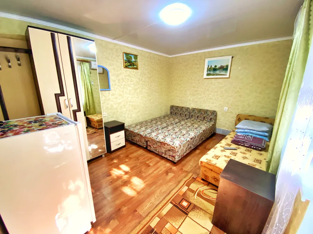 Квартира Трёхместный стандартный номер на первом этаже — аренда посуточно в Феодосия