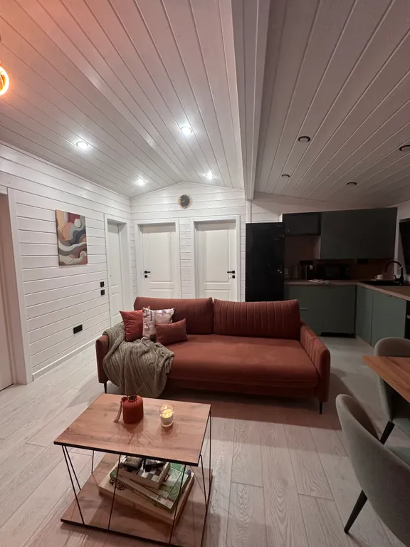 Дом в облаках у леса