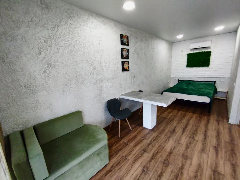 Отдельный современный домик на своём участке