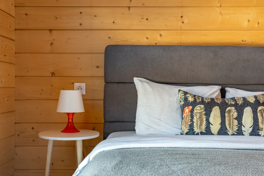 Дом из бруса в лесу с баней и чаном