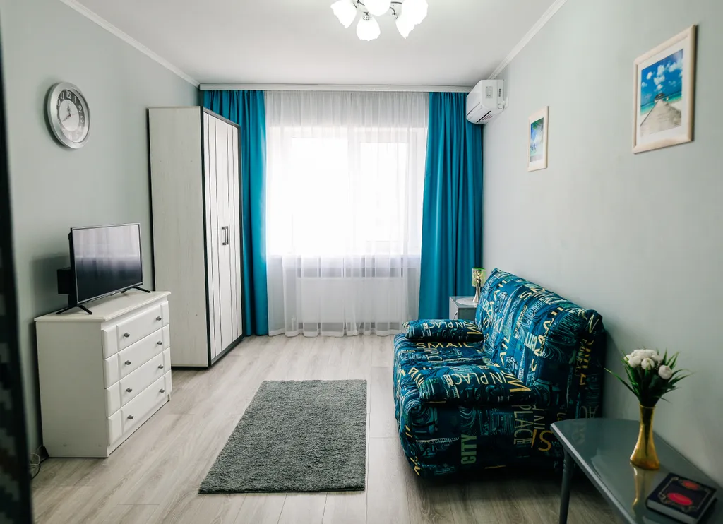 Стильная квартира возле спорткомплекса — аренда посуточно в Ейск