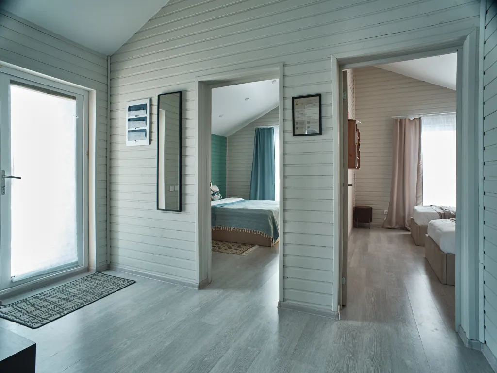 Творческий дом с игровой и полкой увлечений