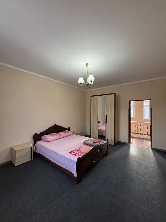 Коттедж Просторный дом в двух шагах от моря — Сухум