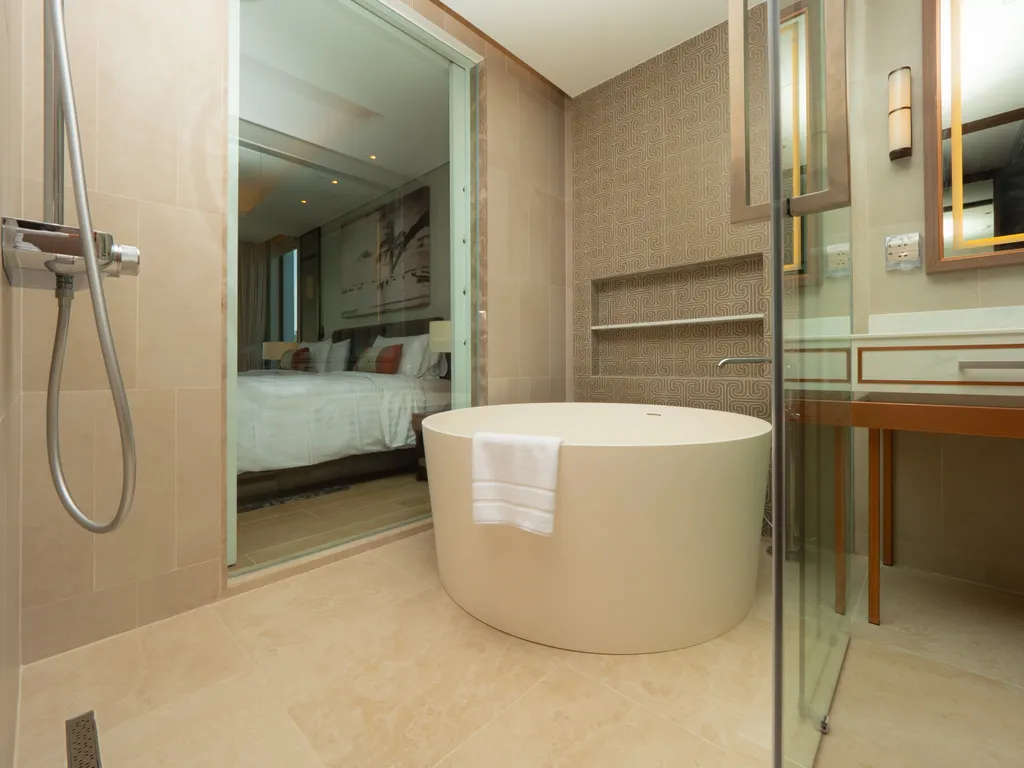 Angsana Oceanview Apartments with jacuzzi in Laguna area N122