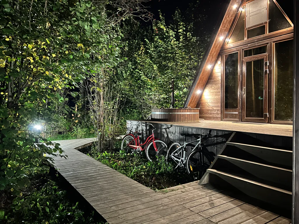 Уютный дом A-Frame в лесу