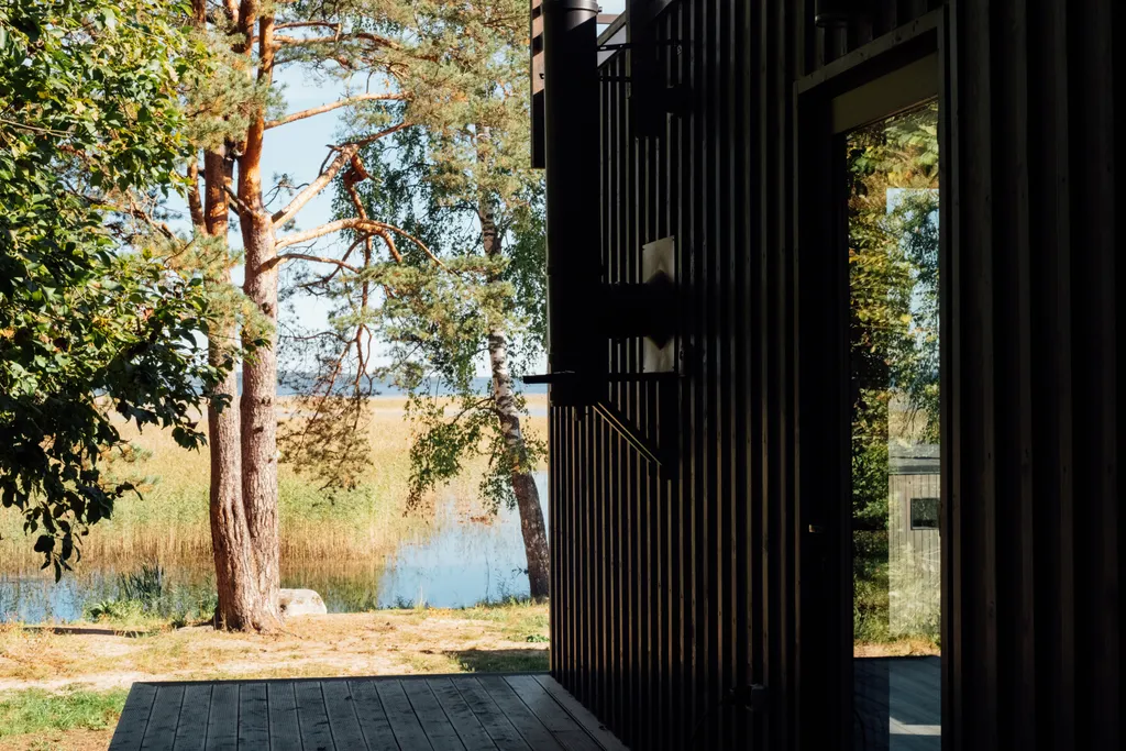 Коттедж Уютный домик с видом на озеро — Плодовое