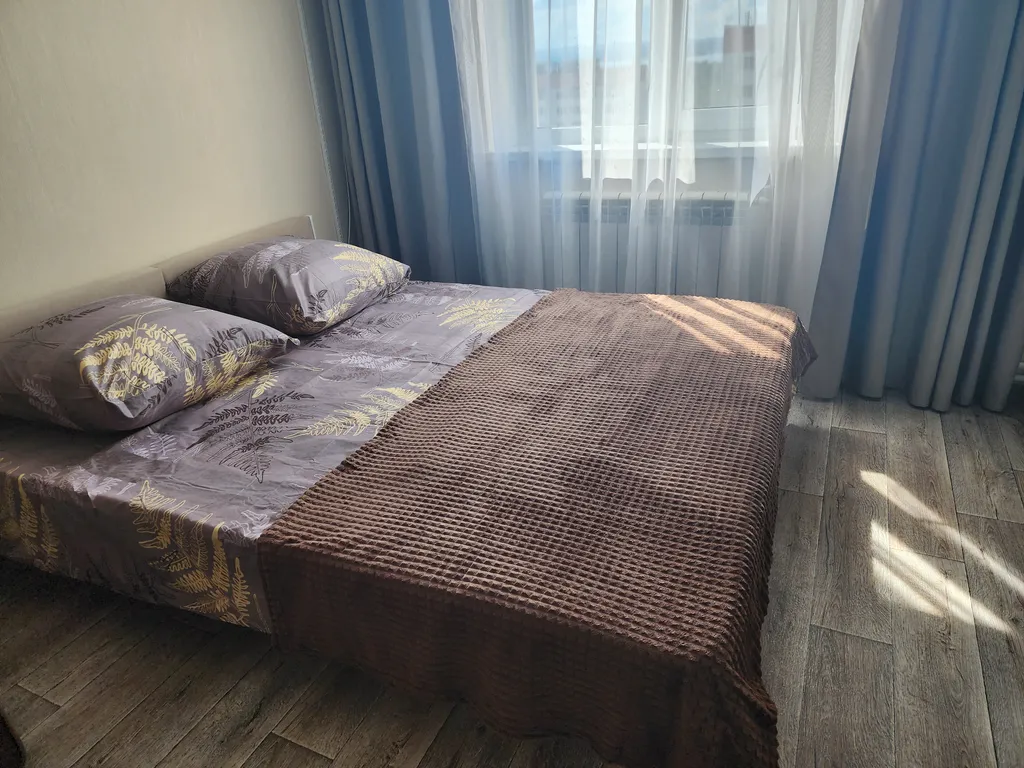 Уютная однокомнатная квартира с видом на озеро рядом с вокзалом