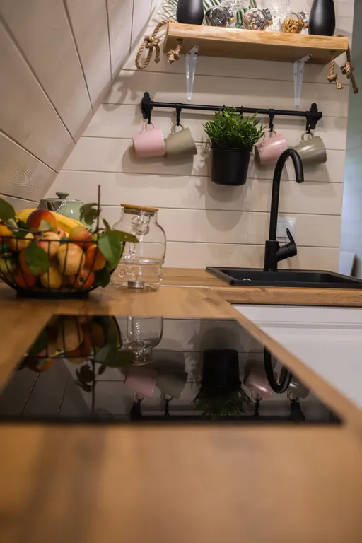 Нескучный треугольный дом Mökki с купелью