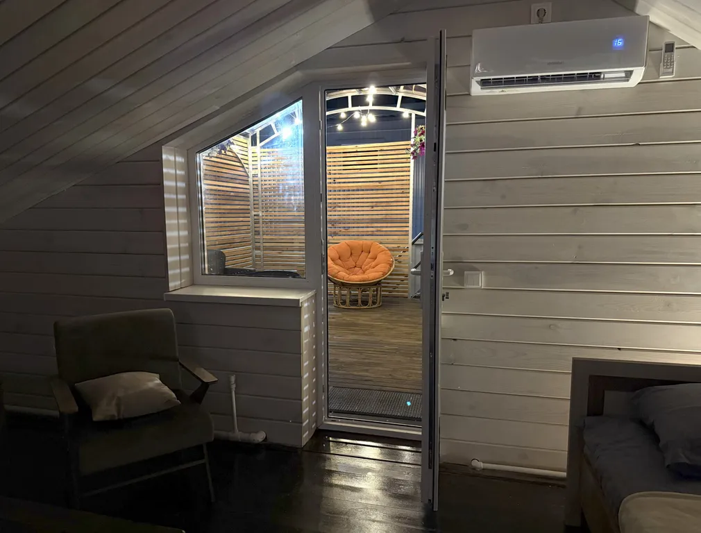 Уютный номер на крыше с террасой