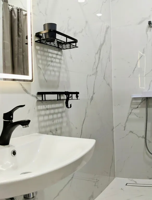 Современный семейный номер с видом на море