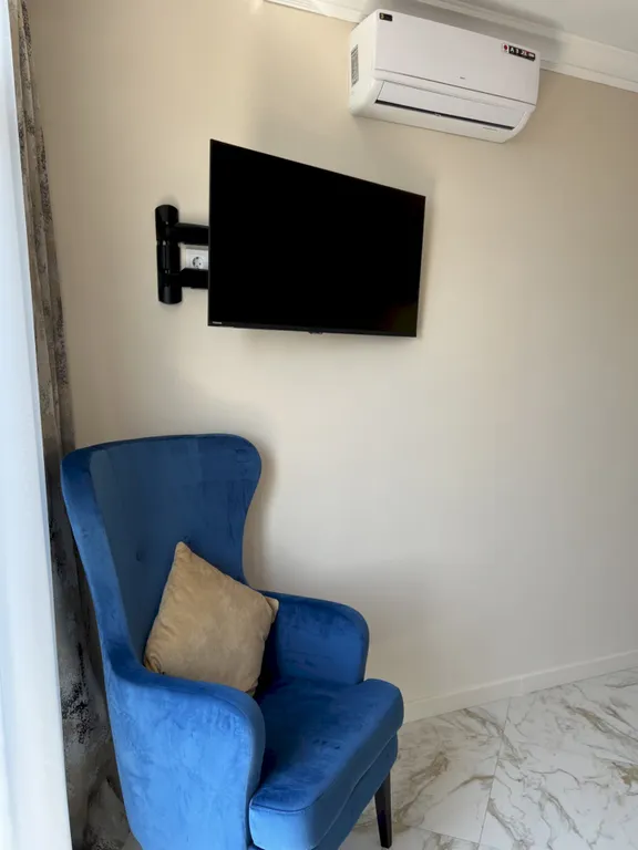 Квартира с балконом и видом на открытое море, Толстый мыс