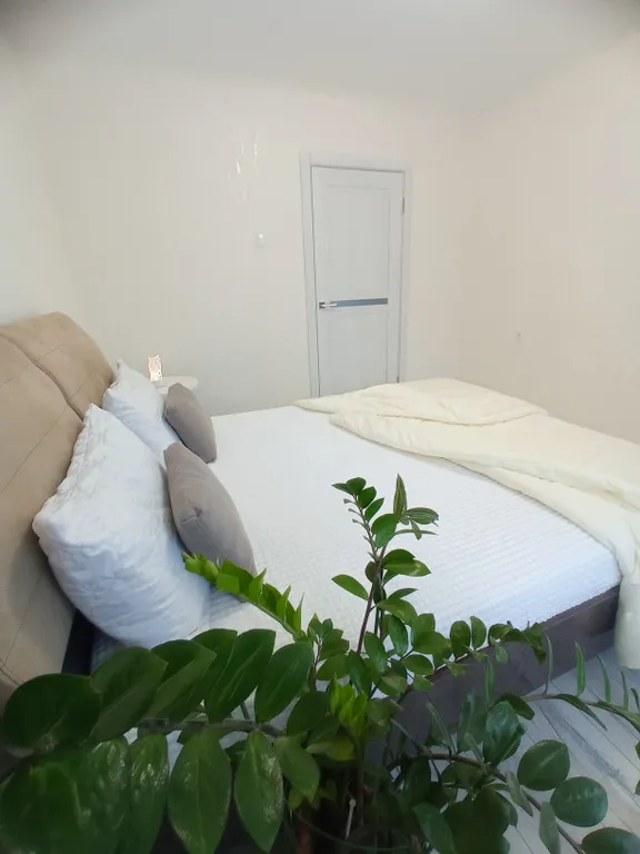 Рядом с ж/д вокзалом и  королевской усадьбой Станиславово.