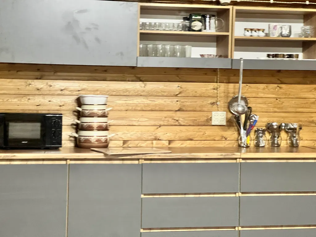 Домик на берегу реки