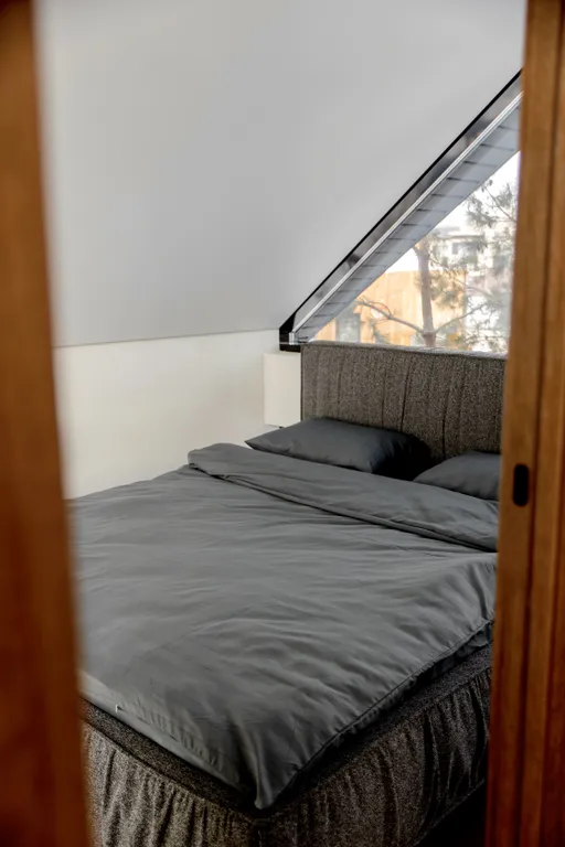 Современный дизайнерский дом с панорамным остеклением и видом на горы