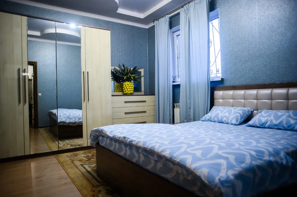 Просторный комфортабельный коттедж в центре города с банным чаном