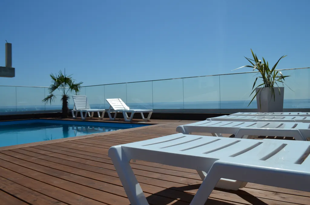 Апартаменты с бассейном на крыше дома