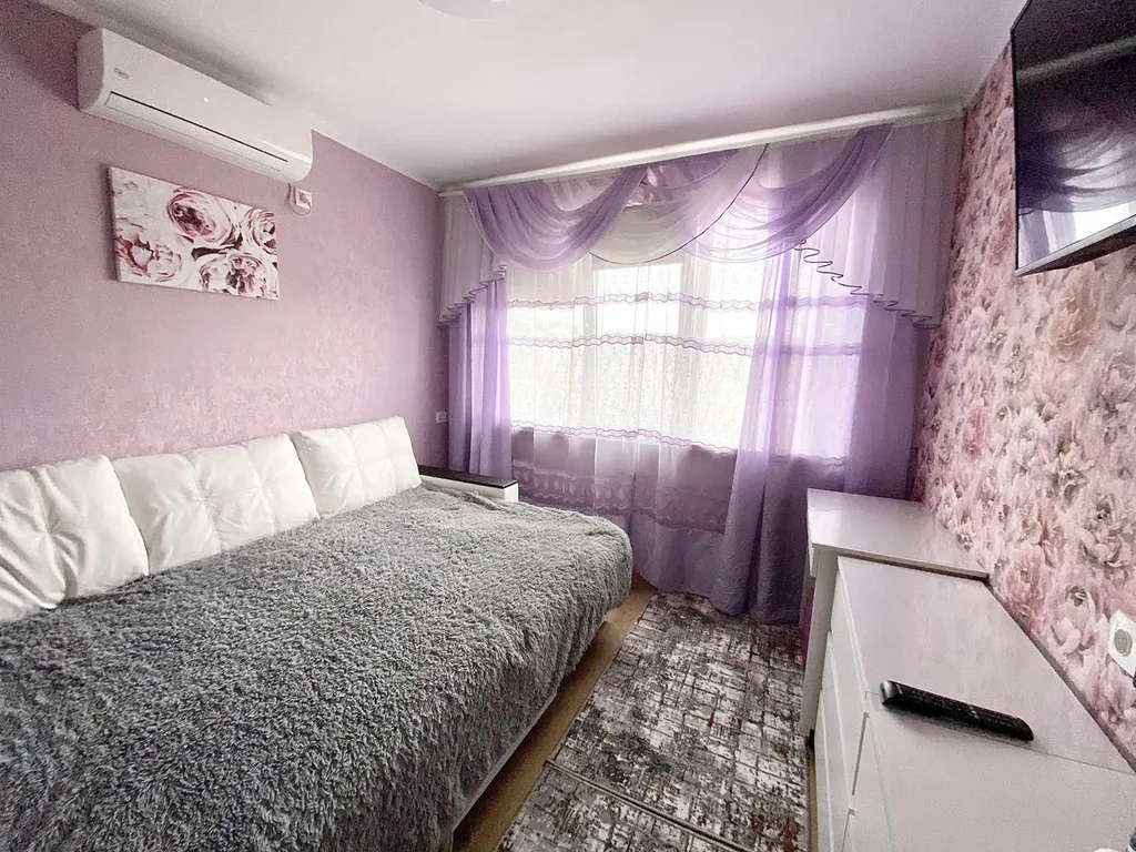 Уютная двухуровневая квартира с обеденной зоной во дворе