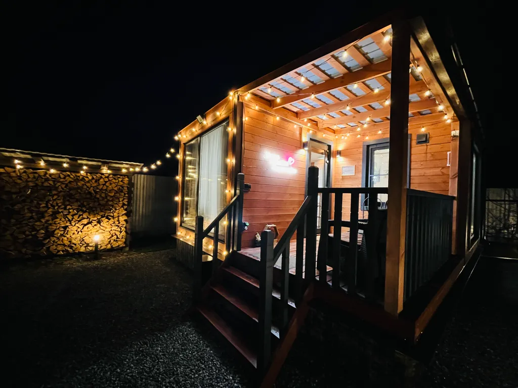 Уютный домик в тихом месте у реки