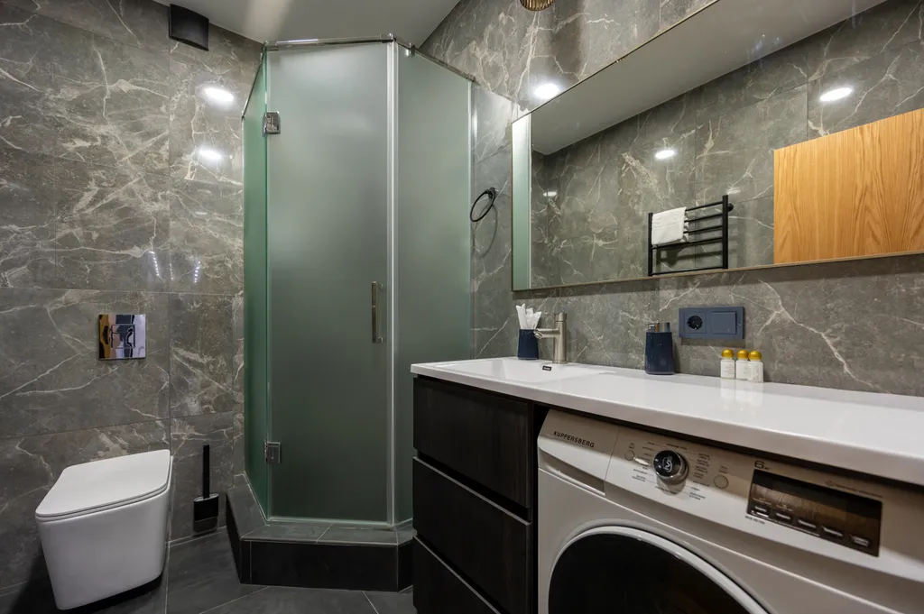 Дизайнерский апартамент с балконом в окружении леса