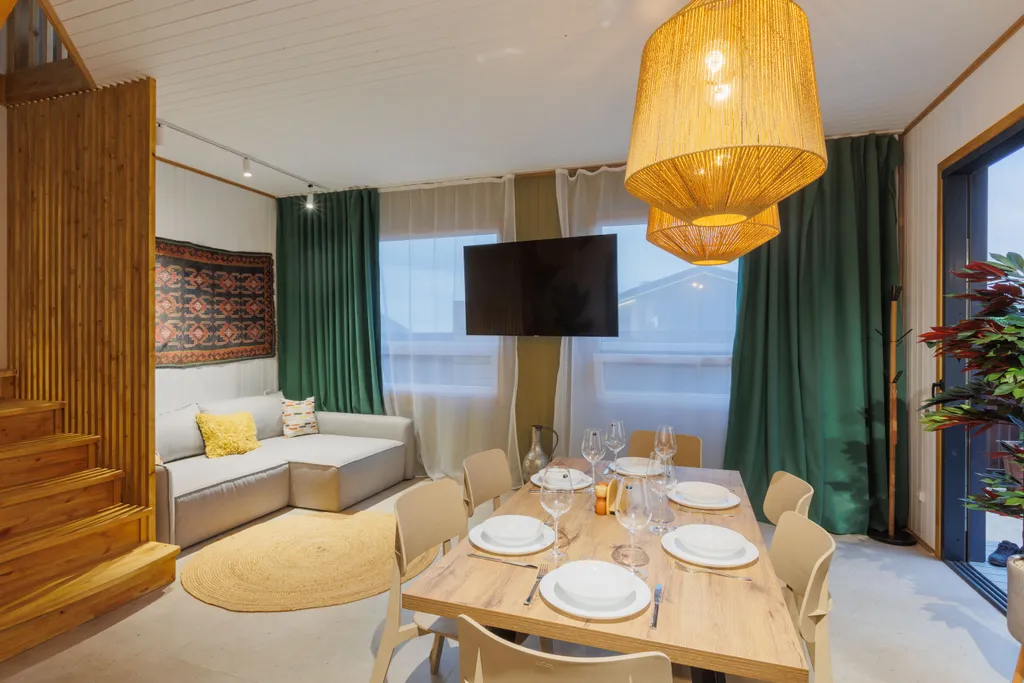 Двухэтажный гостевой дом на берегу моря