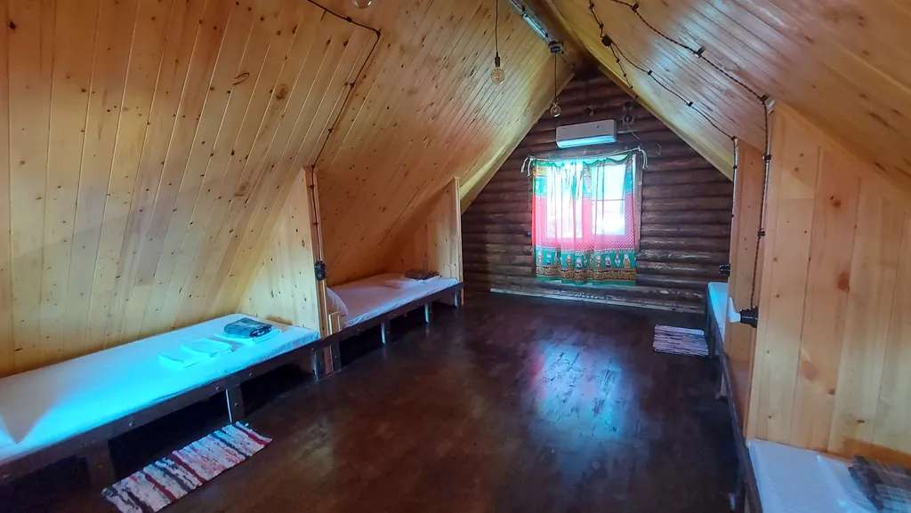 Двухэтажный сруб на 6 человек возле большого бассейна