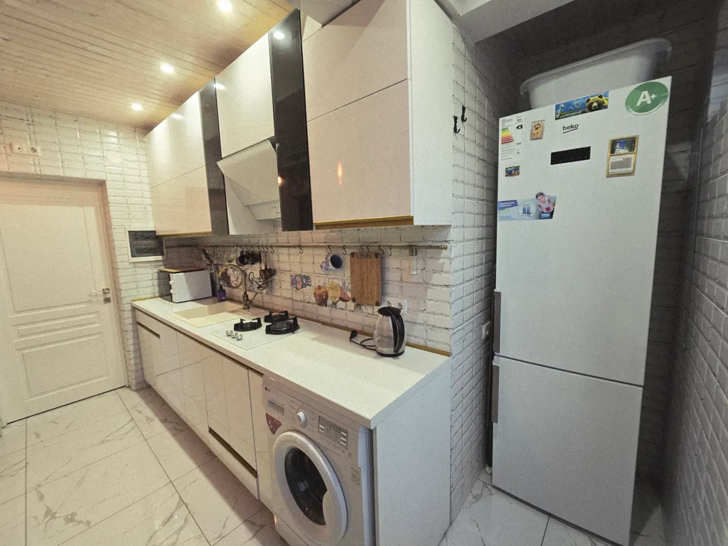 Целый этаж в доме с личной террасой и кухней