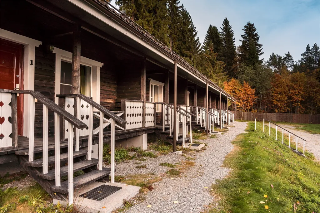 Альпийская деревня с большой кроватью