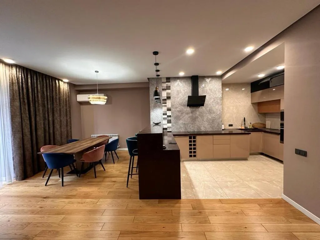 Апартаменты с 2 спальнями на площади Республики