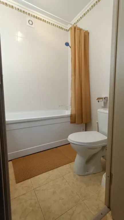 Уютная, светлая студия на первом этаже в тихом месте в центре города