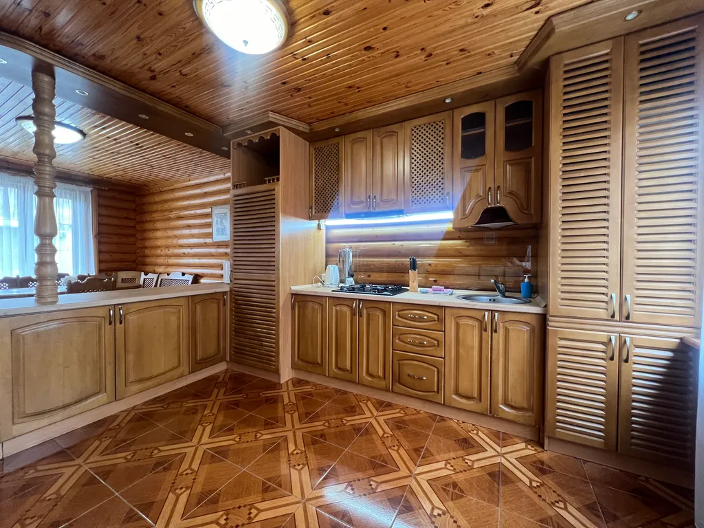 Сруб в Ялте c бассейном и сауной