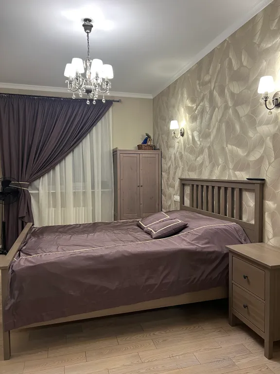 Дом с бассейном и бильярдом