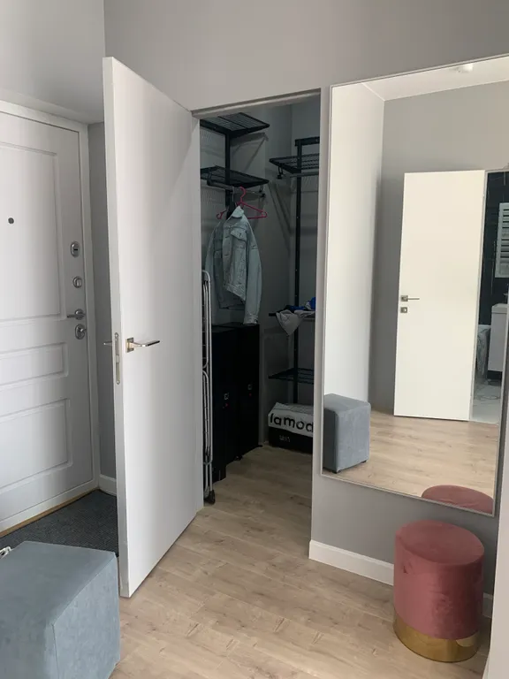 Светлая, уютная квартира с балконом в Бродвее