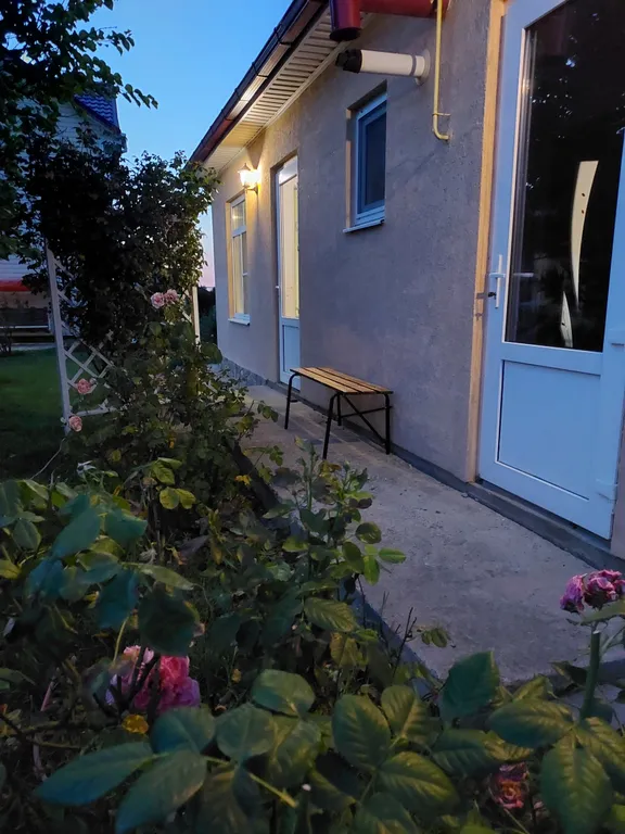 Уютный дом с видом на сад