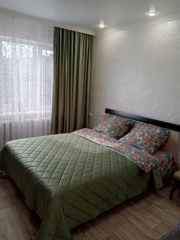 Двухкомнатная квартира с удачной парковкой около трассы Р-217 Кавказ