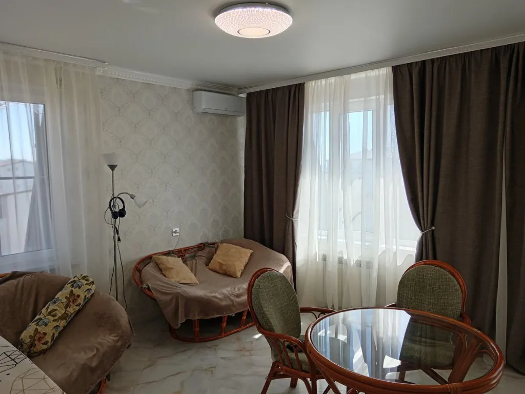 Шикарная огромная квартира с видом на море