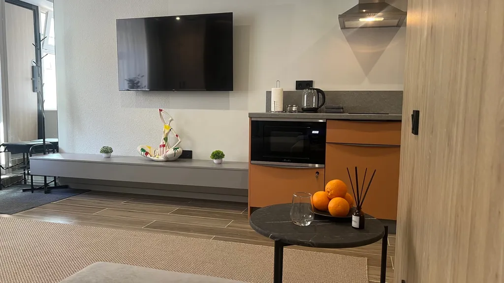 Апартаменты у Часовой башни оранжевые