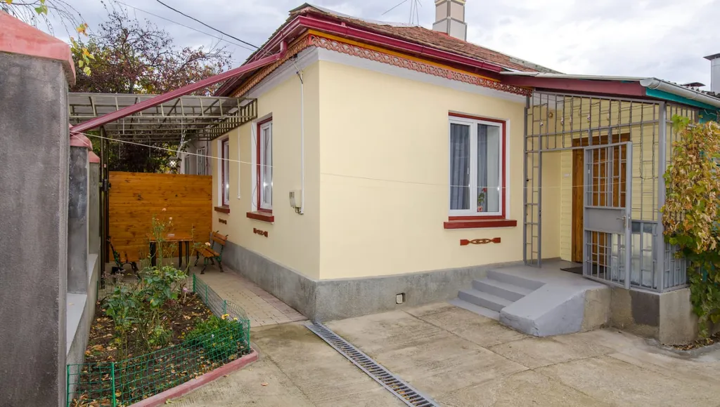 Дом в центре с отдельным двором