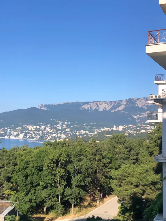Квартира с видом на море и горы