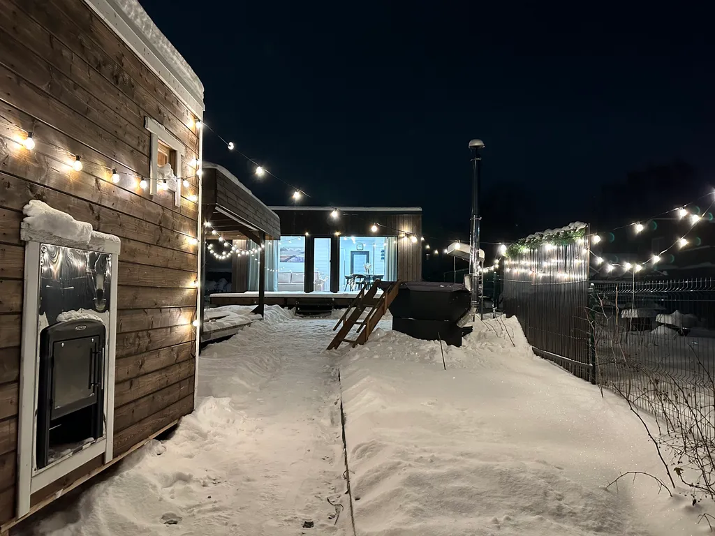 Домик у озера с баней и чаном