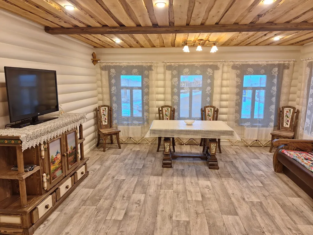 Часть дома в центре города с видом на достопримечательность