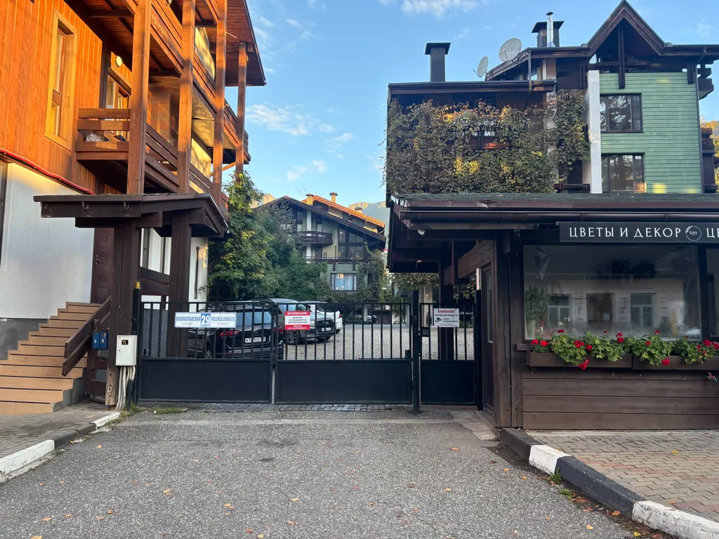 Квартира отдельной спальней и балконом в центре Поляны