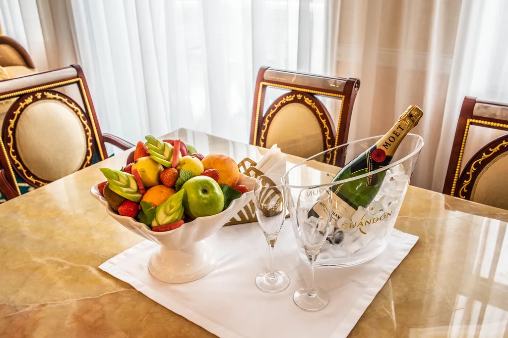 Представительский люкс с видом на море и балконом