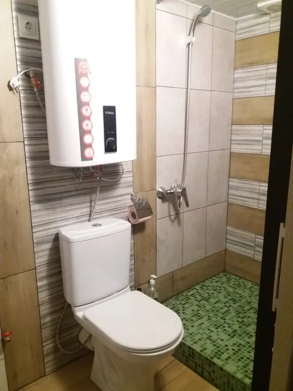 Уютный домик у реки