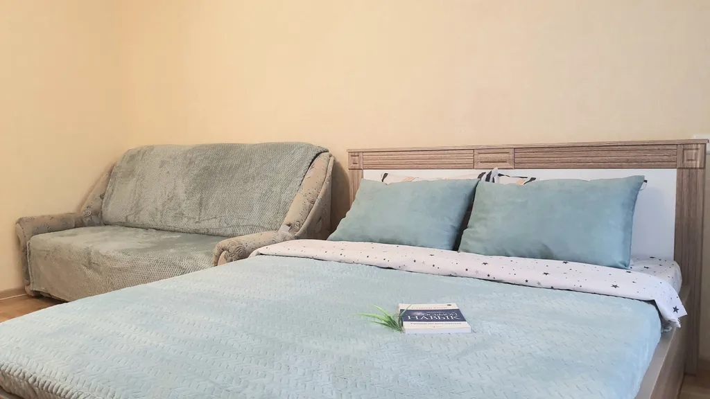 2-комнатная квартира с двумя кроватями и диваном