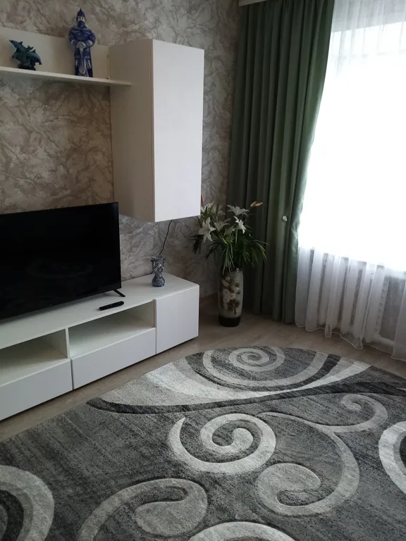 Уютная квартира в Юго-западном районе с видом на Спасо-Яковлев монастырь