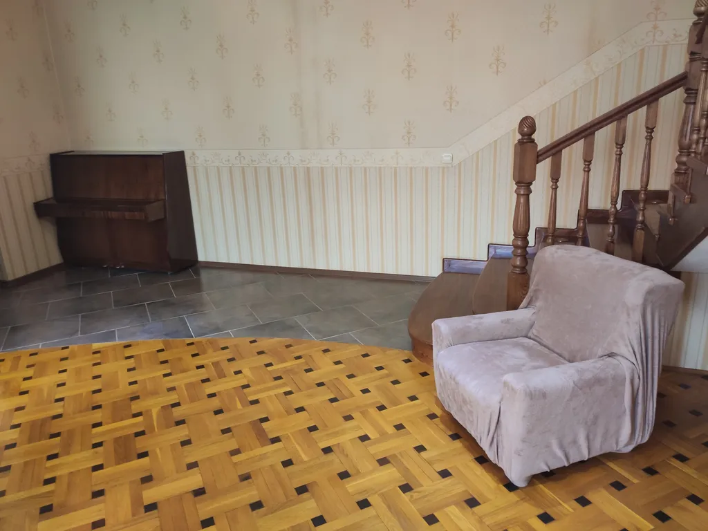 Дом в спальном районе