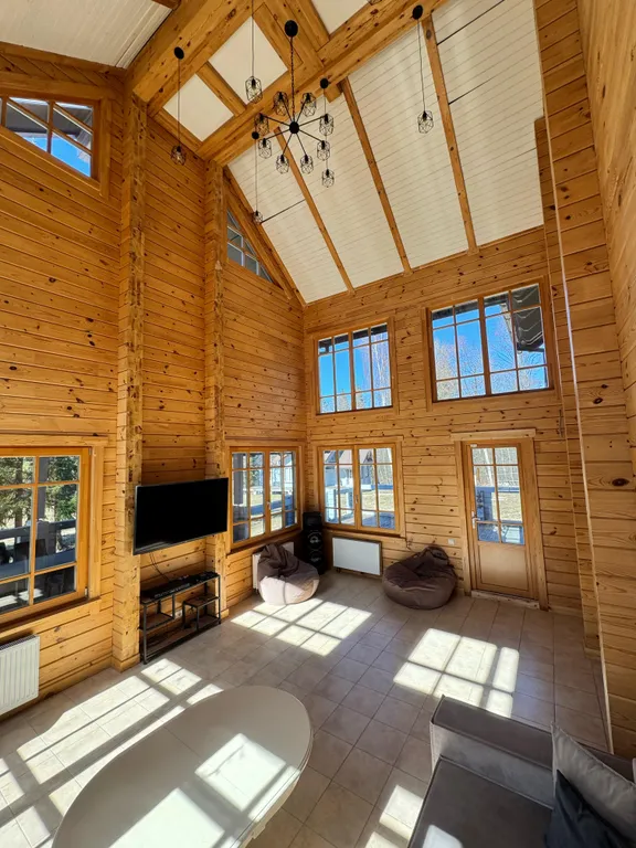 Дом на берегу водохранилища