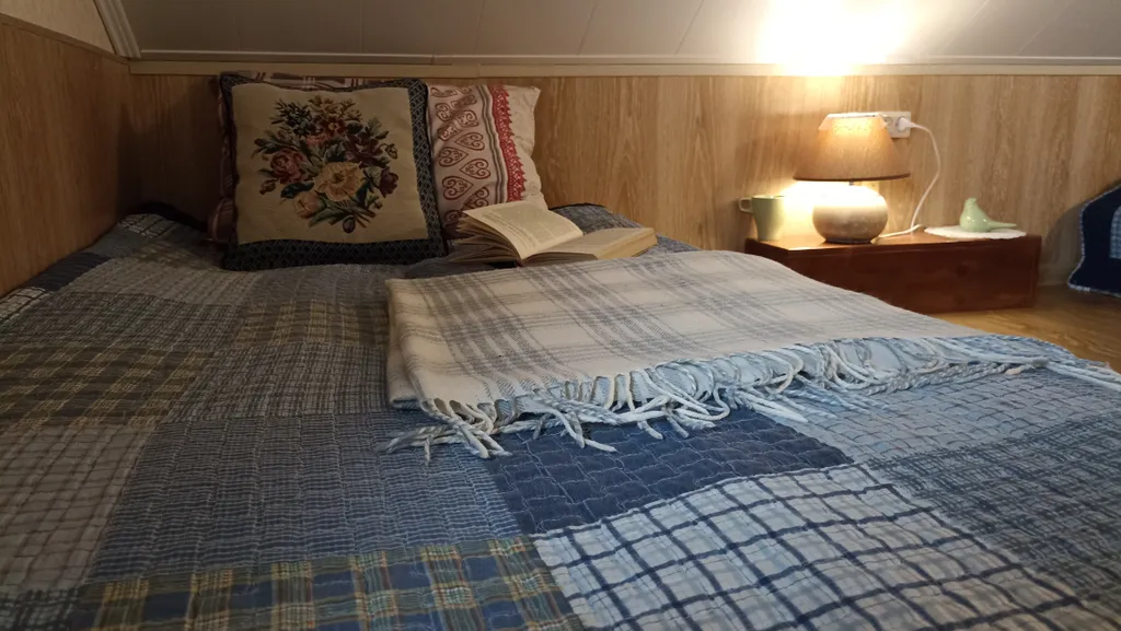 Дом на берегу реки