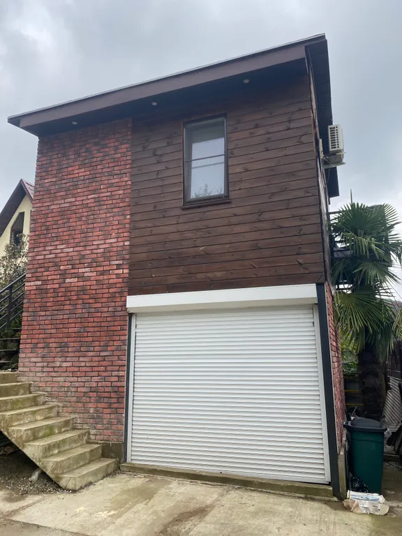 Дом на горе с видом на море