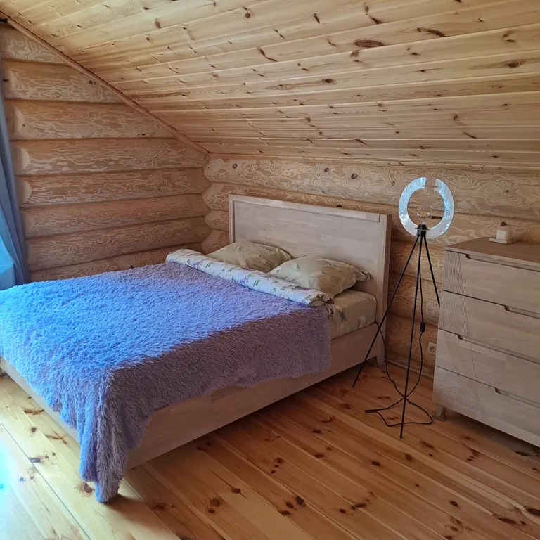 Уютный домик, на опушке леса, с видом на озера